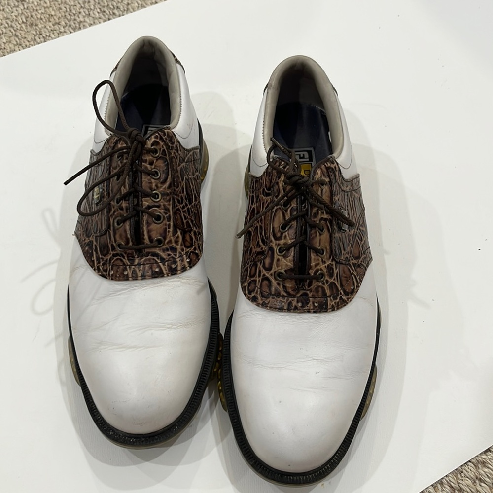 Men’s size 11 Footjoy golf shoes